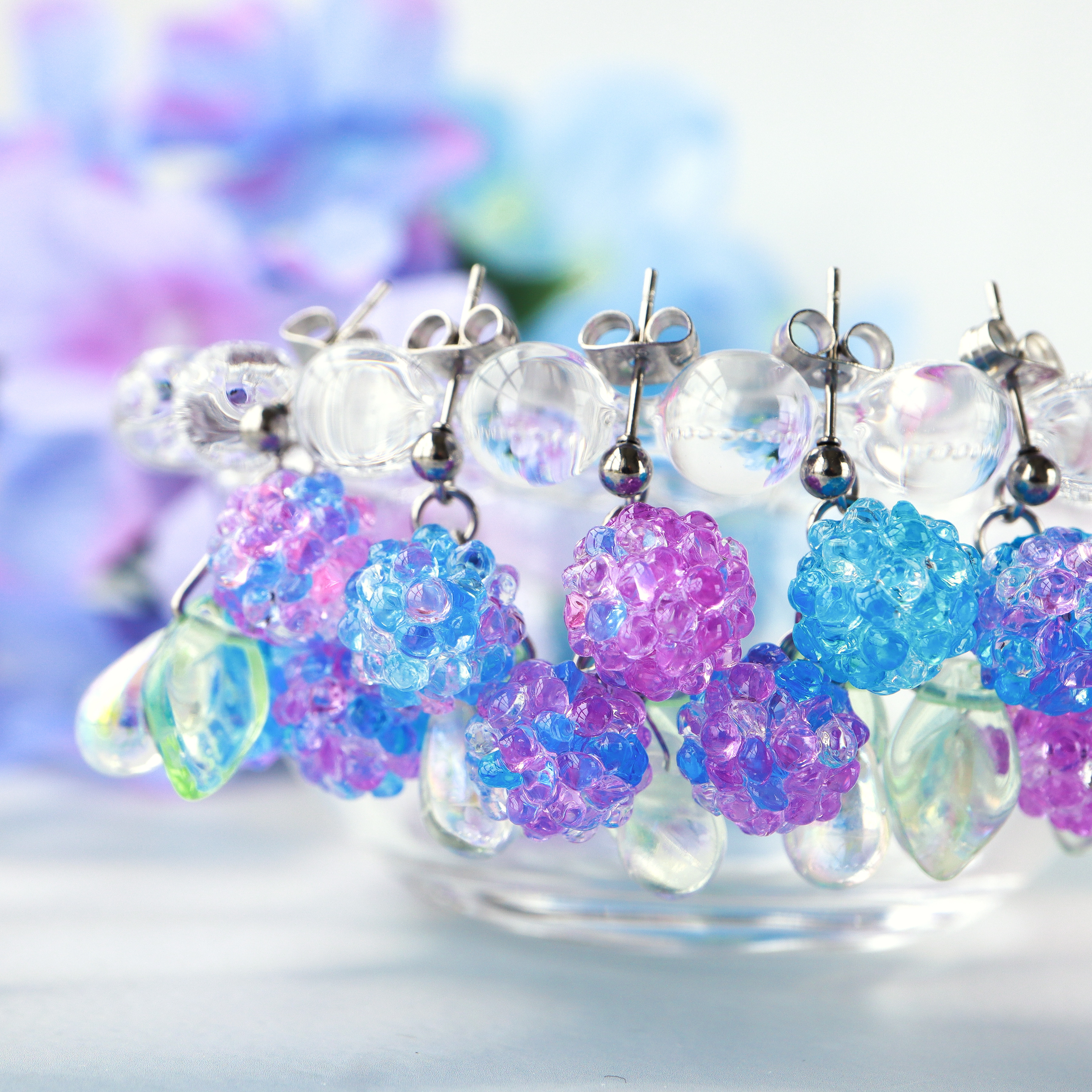 ハンドメイド　紫陽花とチェコガラスのイヤリング ピンクパープル あじさい　②