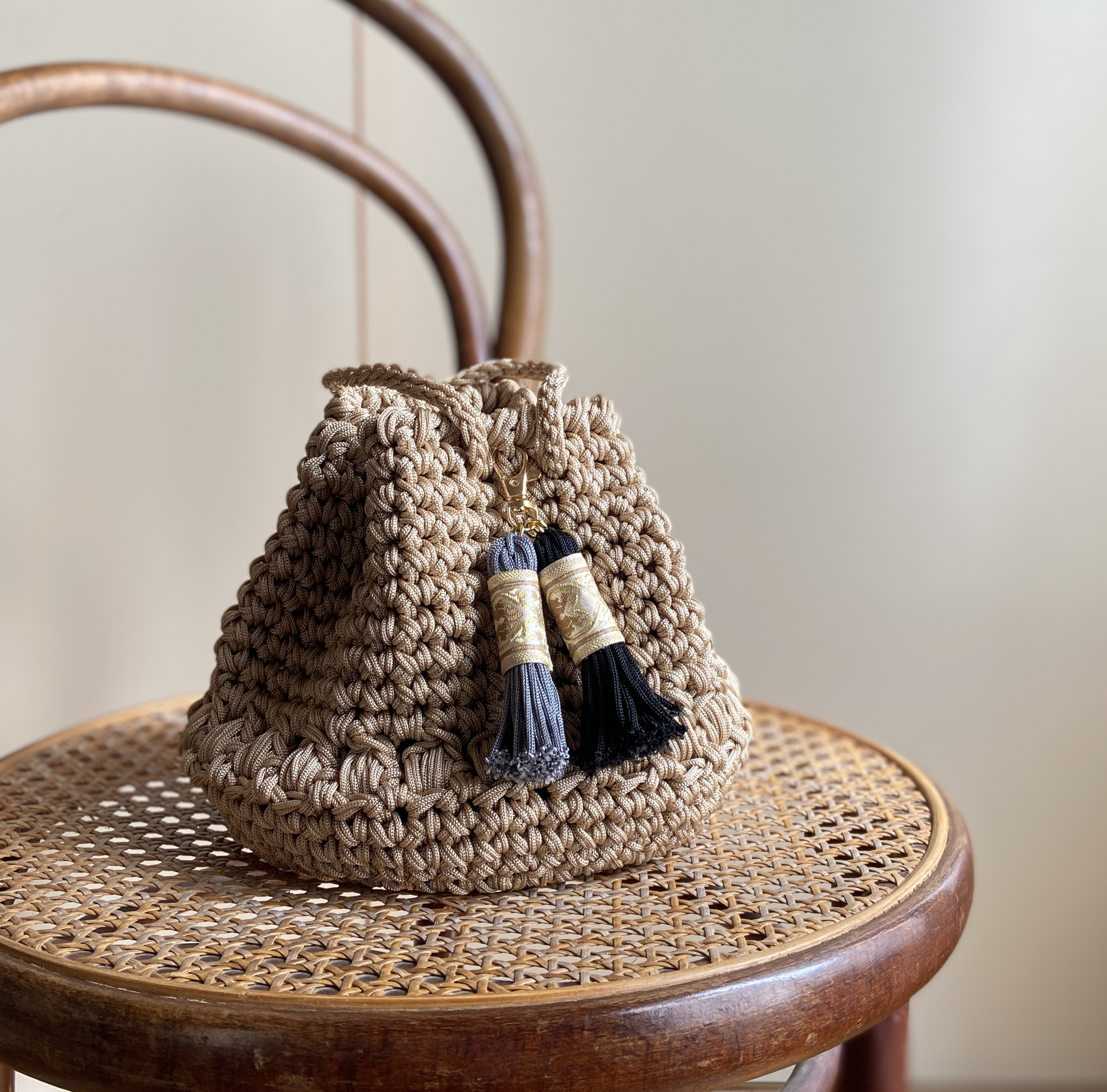 素材の旅2025【タイ/スワン糸】 vacation -ﾊﾞｹｰｼｮﾝ- / 巾着バッグ  夏バッグ ベージュ