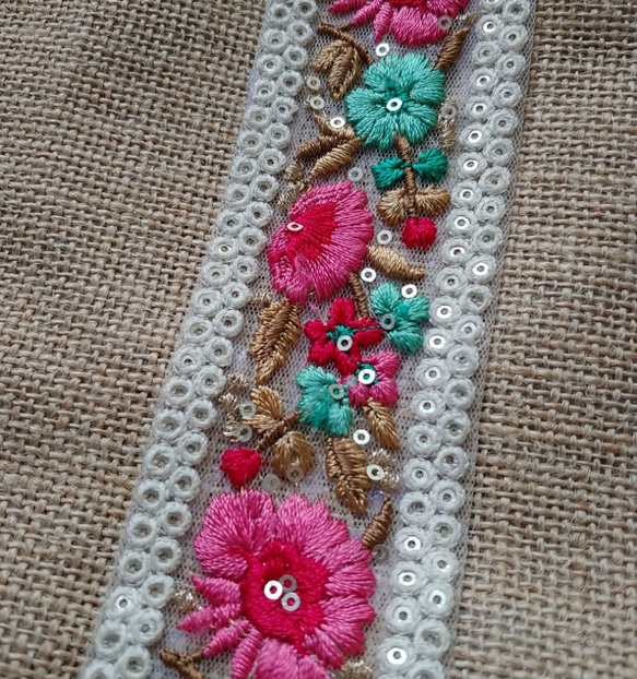 ジュートバッグ　インド刺繍リボン　ピンク　ミントグリーン花　サイズ小 2枚目の画像