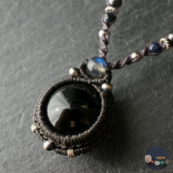 大きめのチベット産モリオン(黒水晶)のお守りマクラメネックレス  ‐ 漆黒 - 3枚目の画像