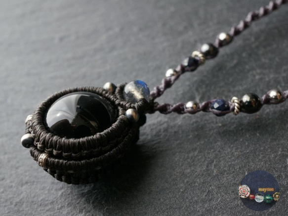 大きめのチベット産モリオン(黒水晶)のお守りマクラメネックレス  ‐ 漆黒 - 5枚目の画像
