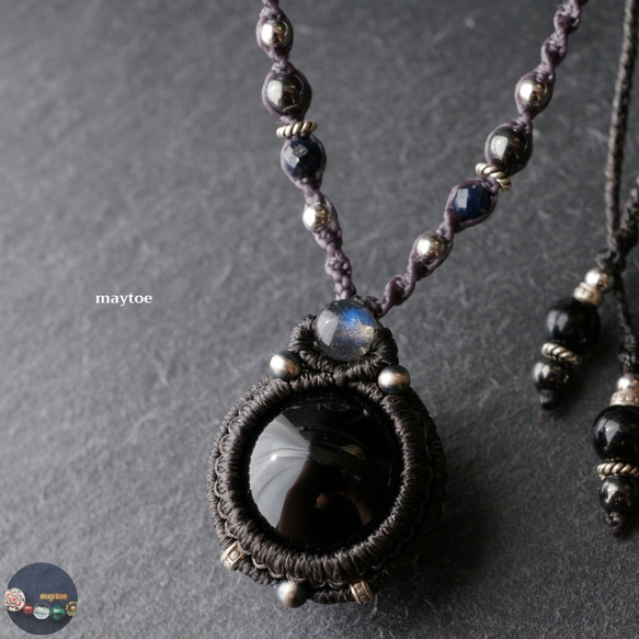 大きめのチベット産モリオン(黒水晶)のお守りマクラメネックレス  ‐ 漆黒 - 1枚目の画像