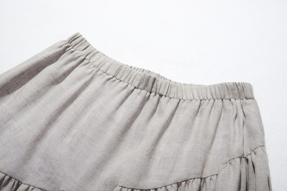 斜褶褶皺 線條優美 棉麻長裙 米灰色 220503-1 第8張的照片