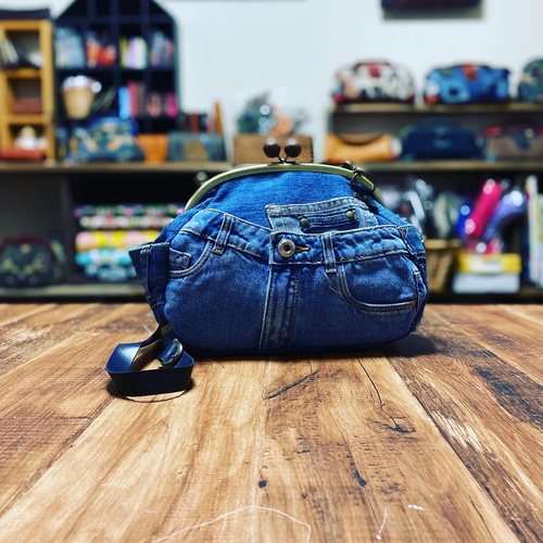 MOONデニムリメイクバッグ（L）No.766☆ショルダーバッグ がま口ショルダーバッグ デニムリメイク 黄タグ【スマホのおうち