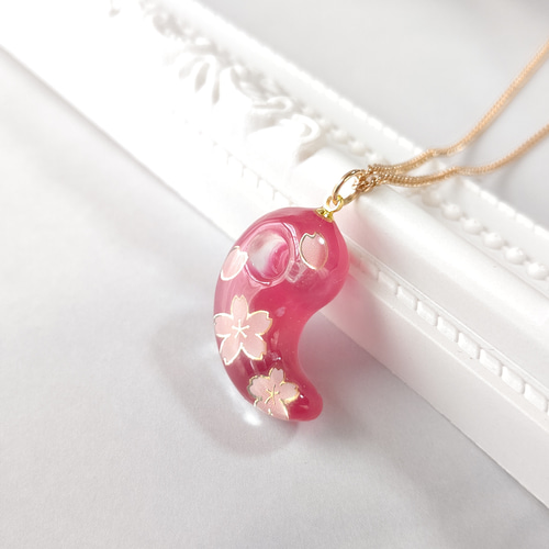 春の新作＊桜とローズピンクの勾玉型レジンのネックレス ネックレス 