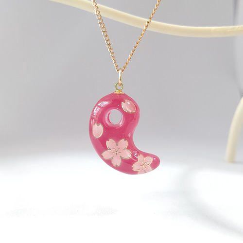 春の新作＊桜とローズピンクの勾玉型レジンのネックレス ネックレス 