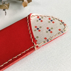 革の糸切りばさみケース/赤×クロスドット赤　オリジナルテキスタイル 3枚目の画像