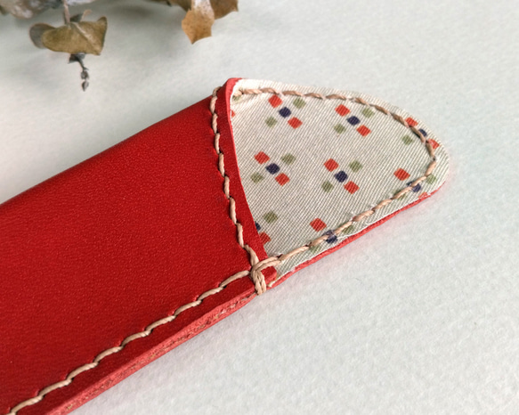 革の糸切りばさみケース/赤×クロスドット赤　オリジナルテキスタイル 3枚目の画像