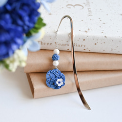 大人可愛いブックマーカー 水引梅とつまみ細工 青 しおり