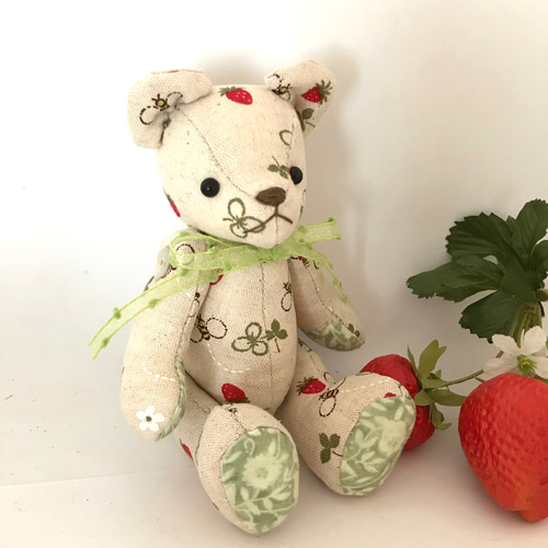 ᴥ•`リネン イチゴと蜂柄くまちゃん♡ ぬいぐるみ チビくまハウス 通販 