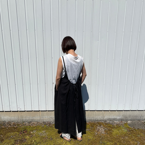 リネンを使ったロング丈エプロンドレス♪ 大人のワンピースで