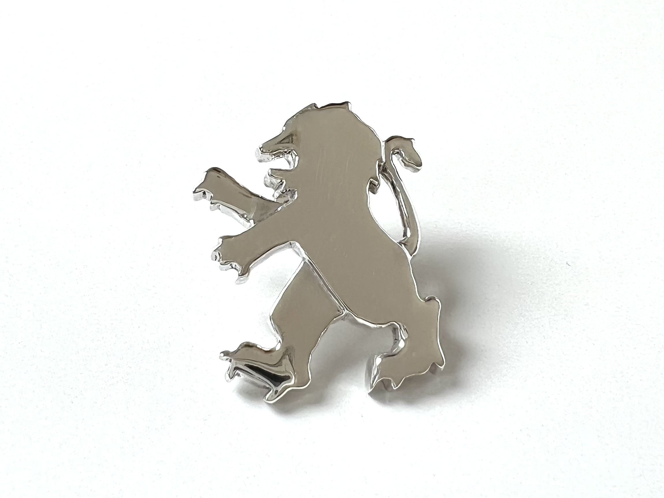 ライオンのピンブローチ