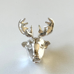 銀製シカ 雄鹿のブローチ 森の動物彫刻 925製ブローチ ブローチ