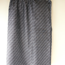 着物リメイク 正藍泥染大島紬の２ウェイスカート　L　抽象柄（割り込み絣） 7枚目の画像