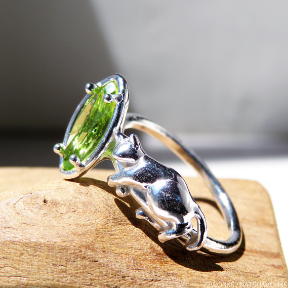 ペリドットと猫リング ＊ Peridot & Cat Ring 2枚目の画像