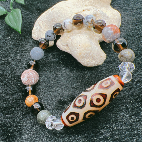 早い者勝ち‼️☆石紋線☆馬蹄痕☆本格龍眼天珠 楽天市場】○龍の鱗模様【九眼緑龍紋天珠(くがんりゅうもんてんじゅ