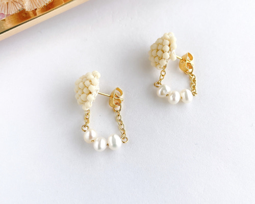 3連淡水パールのチェーンフープ ピアス／イヤリング つや消し