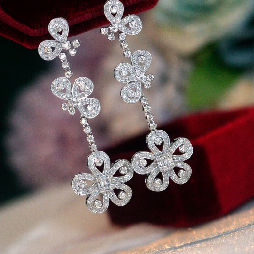 有名ブランド 花モチーフ 天然ダイヤモンドピアス1.2ct k18 ピアス