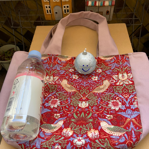 ウィリアムモリス　いちご泥棒　三日月　ラウンド　ボディバッグ　ハンドメイド ラウンドトート ウィリアム・モリス いちご泥棒 レッド トート