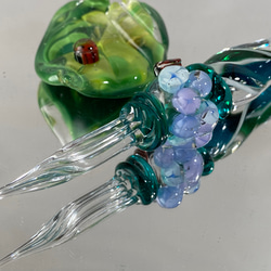 【一点もの・紫陽花】a_beeの気まぐれ紫陽花とてんとう虫ガラスペン＋ガラスの葉っぱのペンレスト（化粧箱付き） 4枚目の画像