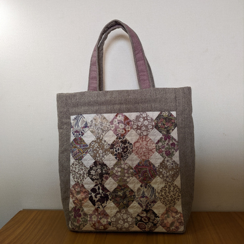 ✿リバティ✕パッチワーク✿　りお様ご注文品　カテドラルウィンドウのバッグ　2個 ✿リバティ✕パッチワーク✿ りお様ご注文品 カテドラル