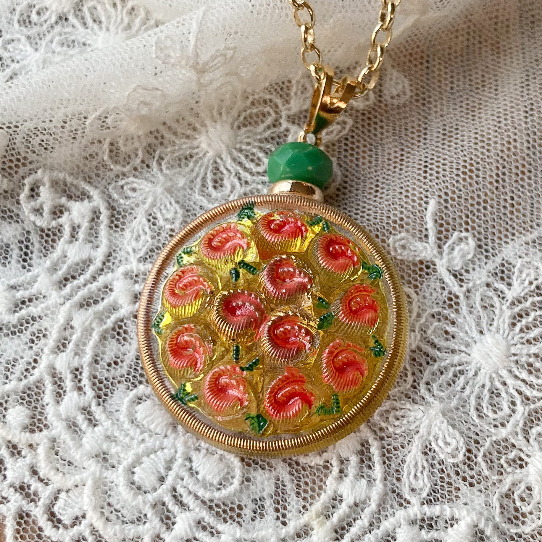 スーパーセール 半額タイムセール 再販》Rose Gardenの大きめペンダントネックレス/14KGF《チェコ アクセサリー