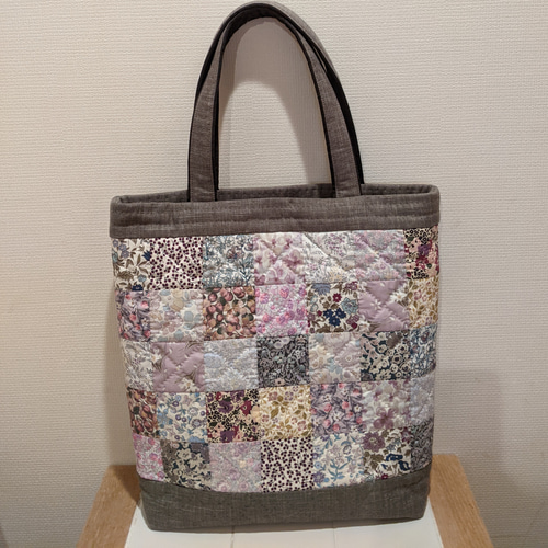 ✿リバティ✕パッチワーク✿ スクエアパッチのトートバッグ ✿リバティ✕パッチワーク✿ スクエアパッチのトートバッグ