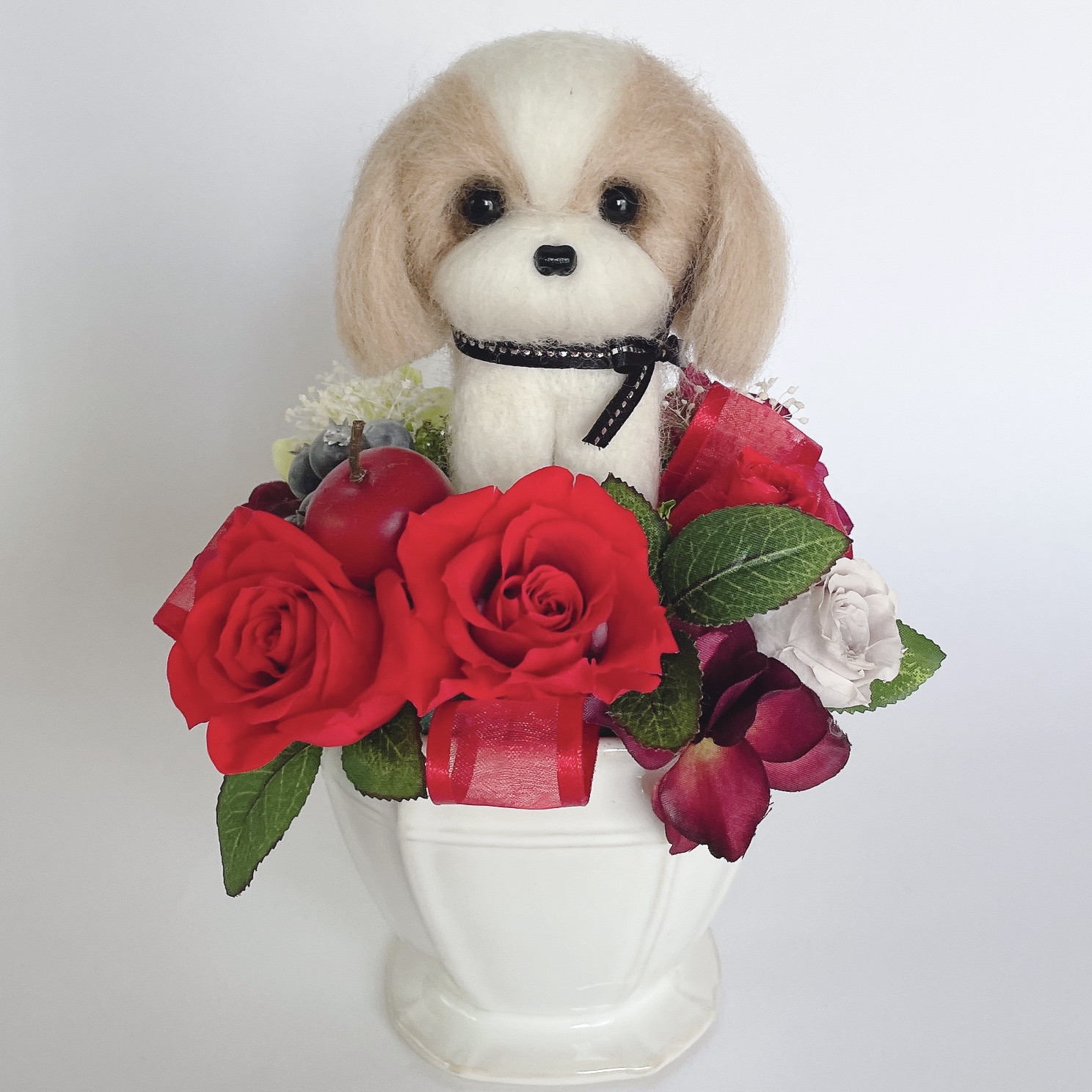 シーズーとリンゴのプリザーブドフラワーアレンジメント（赤）　犬　母の日