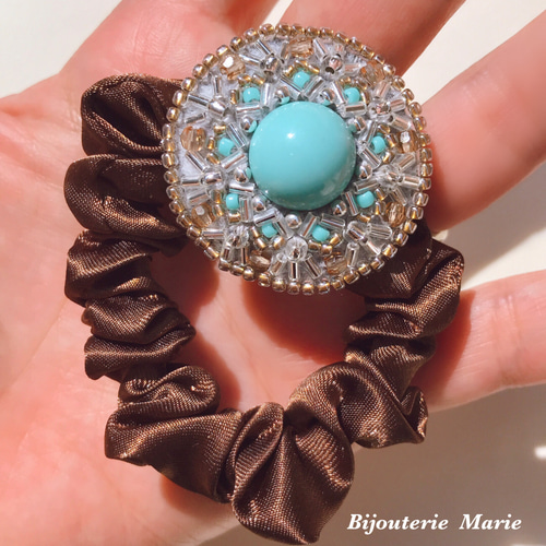 ビーズ刺繍 ✳︎コンチョ風デザインのシュシュ✳︎ /夏/大人可愛い