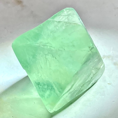 虹がすごい フローライト グリーン 天然石 虹がすごい フローライト グリーン 天然石 - 置物最低 価格