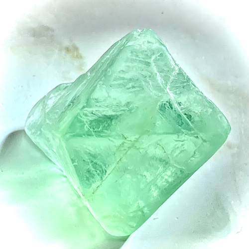 【フローライト】綺麗な大玉　虹入りフローライト☆天才の石 フローライト】綺麗な大玉虹入りフローライト☆天才の石