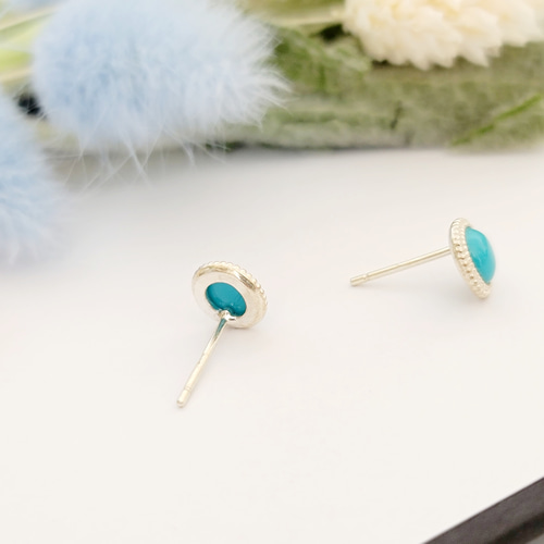 小ぶり シルバーピアス ターコイズブルー ピアス（スタッド・一粒