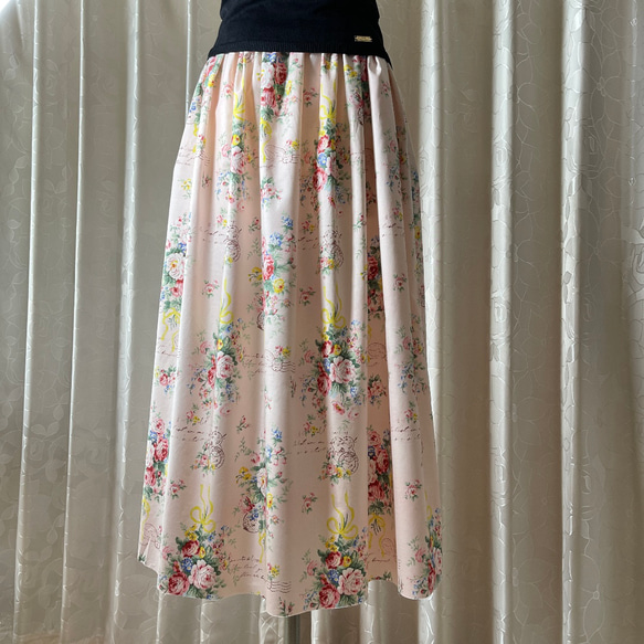 花束柄のギャザースカート 1枚目の画像