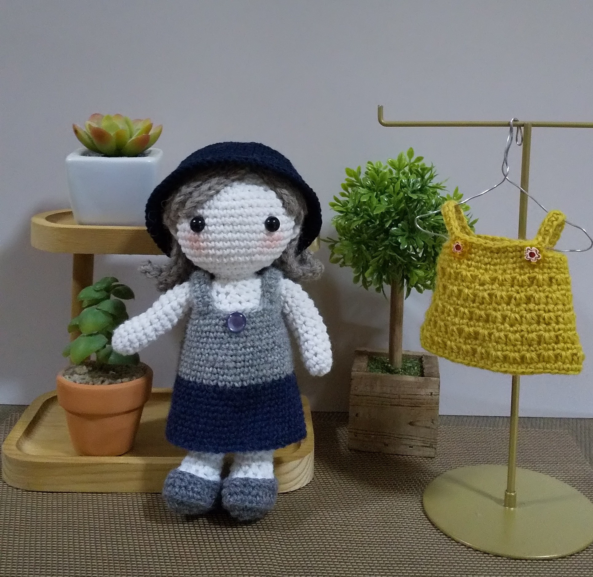 新作商品 着せ替えあみぐるみ☆バイカラーワンピースの女の子 あみぐるみ