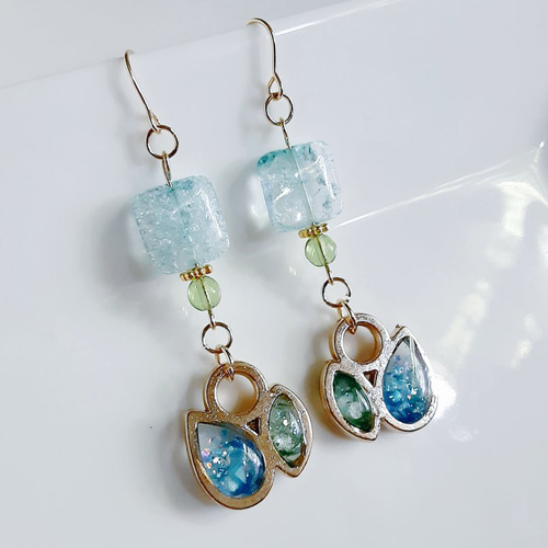 送料無料＊しずく型レジンフレームとスクエアビーズのお洒落ピアス