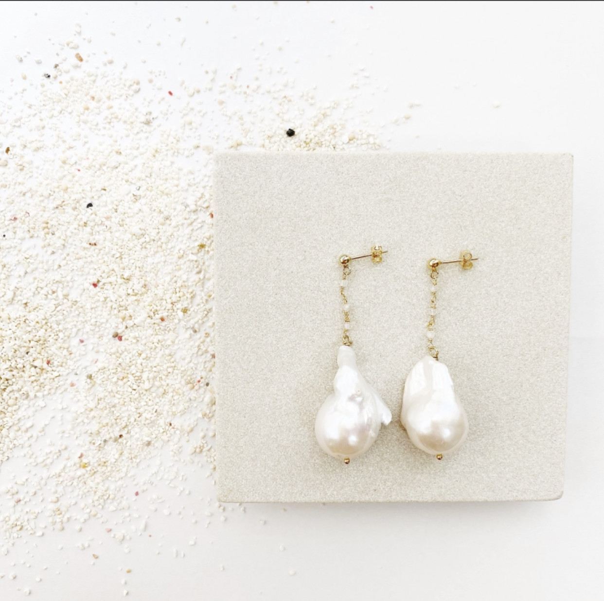 Baroque pearl earrings