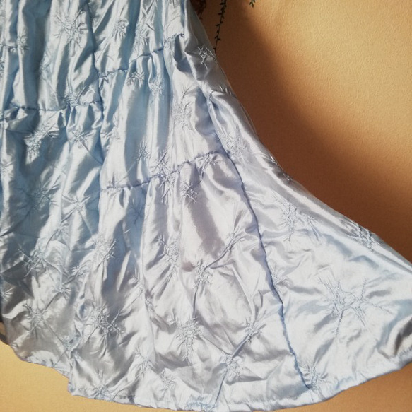 透け感のある・つぎはぎひらひらスカート　薄いブルー　ロングスカート 4枚目の画像