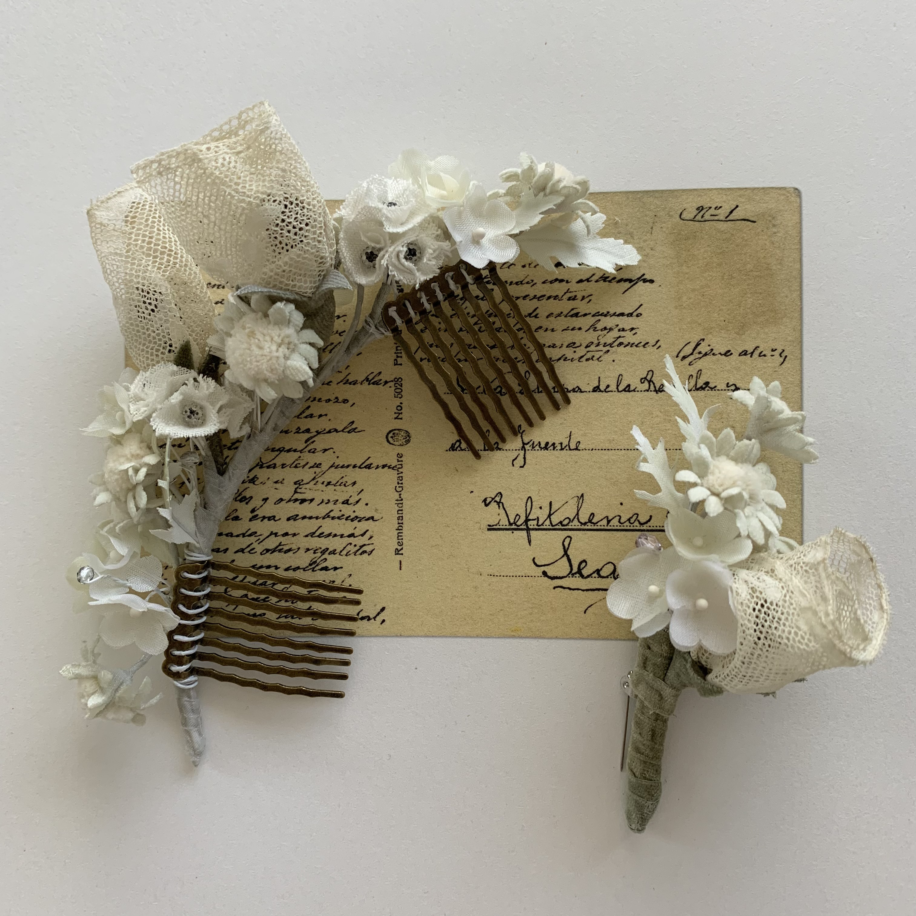 ナチュラルアンティークレースとビロードデイジー❤︎ベッドドレスとコサージュセット