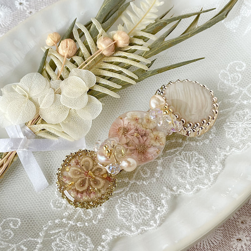 フラワーレースと小さなお花の花束バレッタ❋レジンアクセサリー