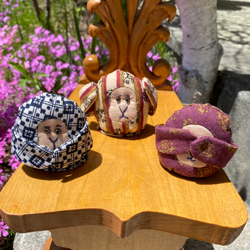 福を呼ぶ三匹の猿の陶器彫刻 開運 縁起物 猿 さる 千万両 オブジェ