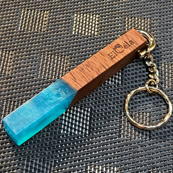 宝石のように輝くシックな雰囲気のキーホルダー】 Elcela ウッド