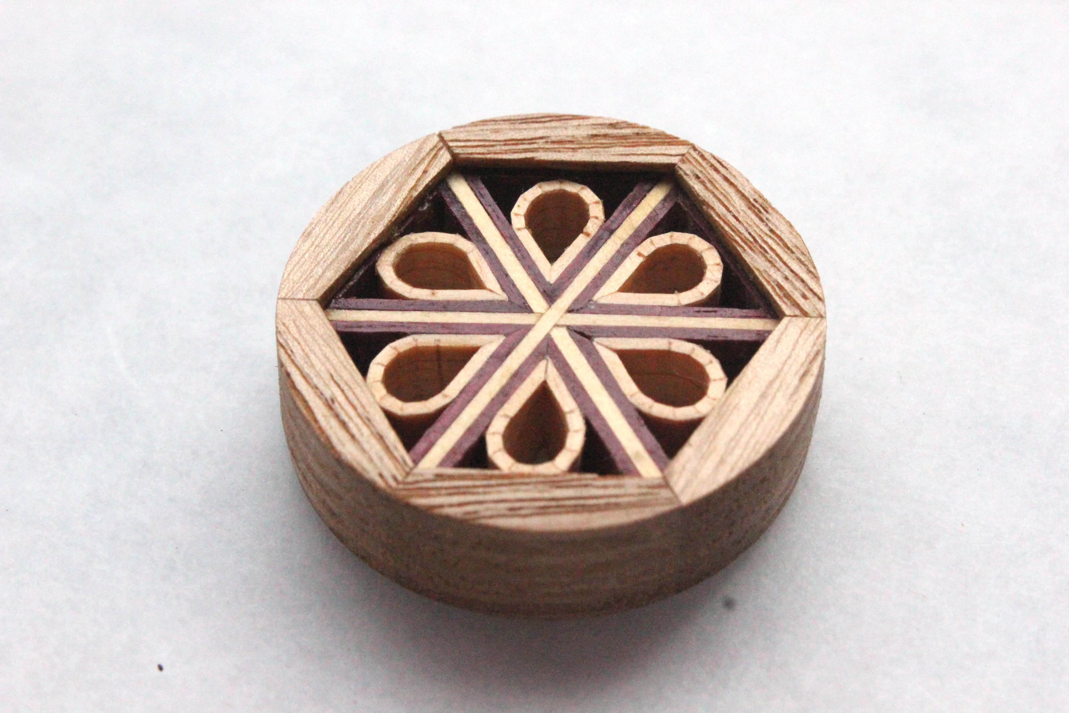 組子細工　しずく文様ペンダントトップまたはブローチ