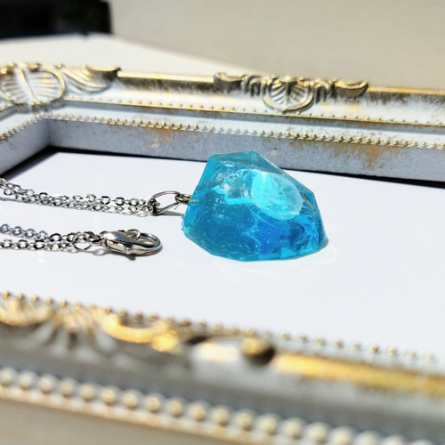 シチリアブルー浅瀬の海月ネックレス / クラゲ / 海 / 鉱石 ネックレス