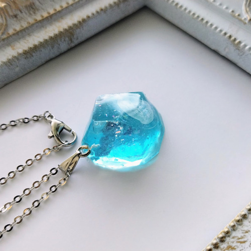 シチリアブルー浅瀬の海月ネックレス / クラゲ / 海 / 鉱石 ネックレス