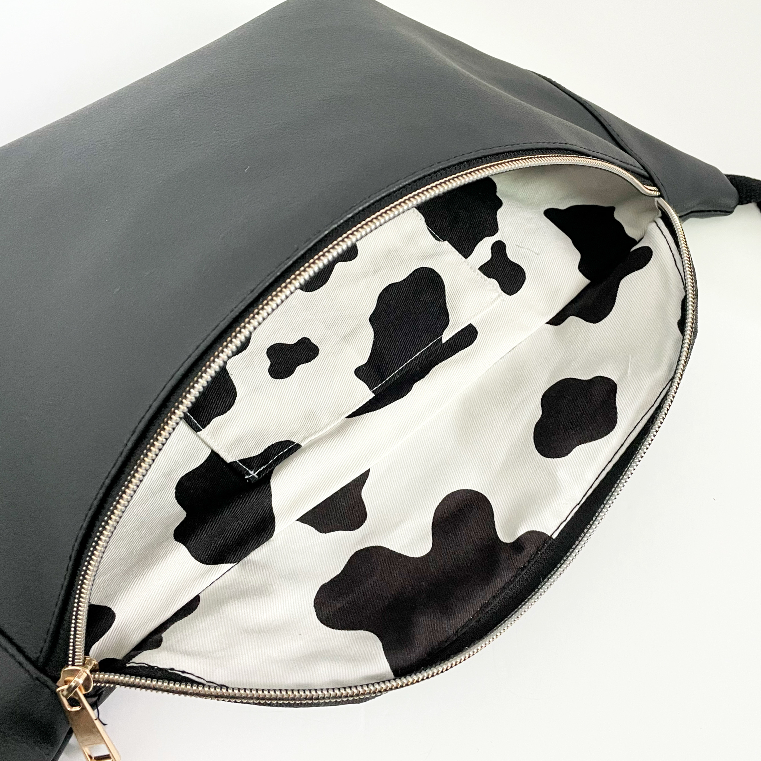 【雨の日でも安心】レザー素材で汚れにくい！使いやすい大きめボディバッグ