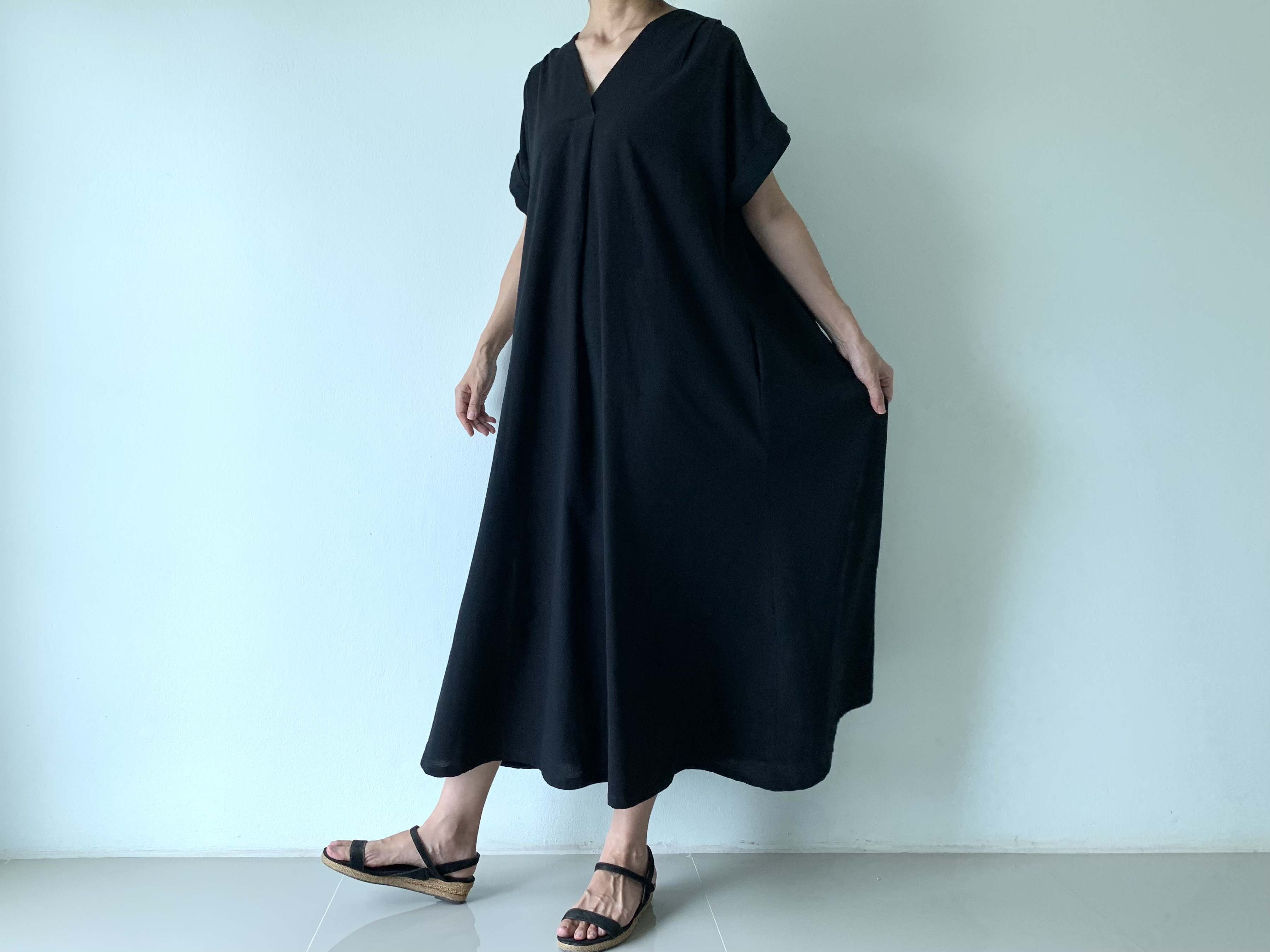 コットン100でやさしい。ゆったり1枚で綺麗なラインマキシフレアワンピース   マキシ丈  ワンピース　黒