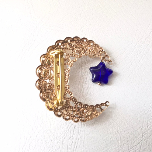クリスマスデザイン☆キラキラビーズ刺繍ブローチ 星 - メルカリ