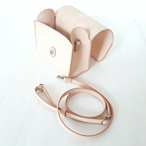 糸の色をお選びいただけます(受注生産) ヌメ革 ショルダーバック