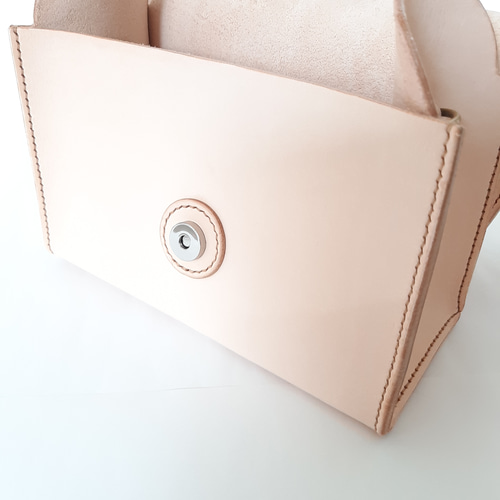 糸の色をお選びいただけます(受注生産) ヌメ革 ショルダーバック