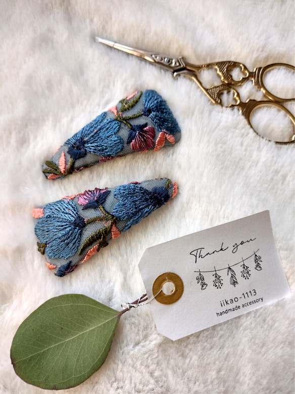 刺繍パッチンピン7㎝ （野の花の刺繍パッチンピン(オーバル